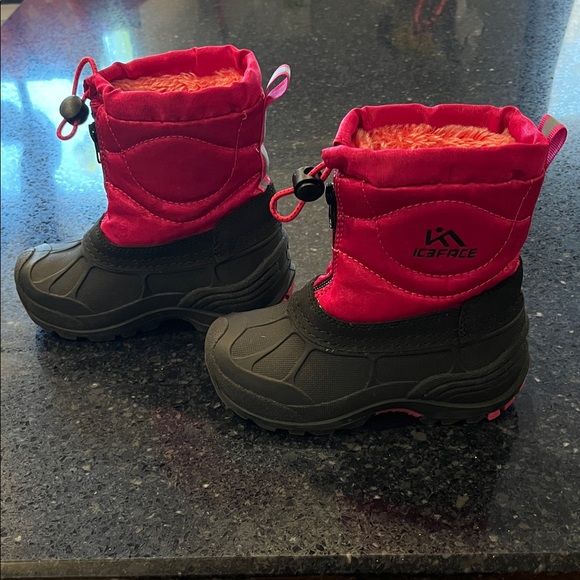 Kids Waterproof Snow Boots in Pink and Black - Picture 2 of 7